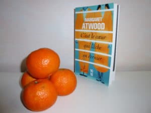 Couverture du livre et mandarines