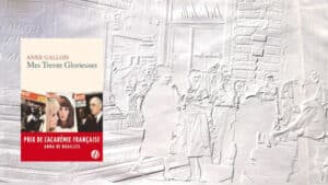 A l'arrière plan, une photo de Paris dans les années 1950, au premier plan, la couverture du livre d'Anne Gallois, Mes trente glorieuses