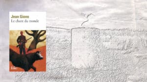En arrière-plan, une hache plantée dans un billot, au premier plan, la couverture du livre de Jean-Giono, Le chant du monde