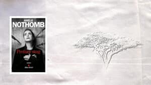 A l'arrière-plan, un arbre de la savane africaine, au premier plan, la couverture du livre d'Amélie Nothomb, Premier sang