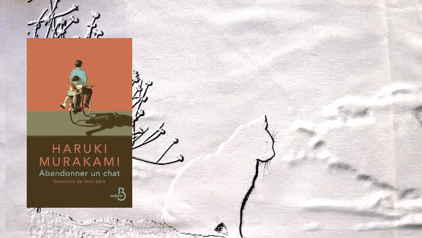 A l'arrière-plan, un chat dans la nature, au premier plan, couverture du livre d'Haruki Murakami, Abandonner un chat.