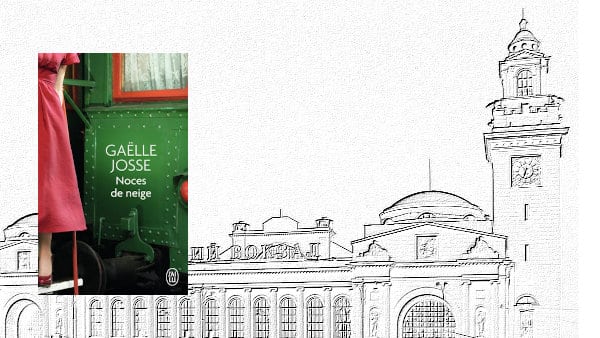 A l'arrière-plan, une gare de Moscou, au premier plan, la couverture du livre de Gaëlle Josse, Noces de neige