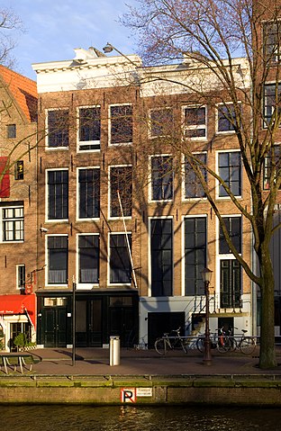 La façade de l'immeuble où se cachait Anne Frank et sa famille