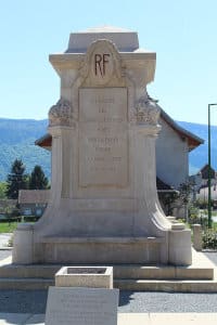 Monument aux morts de Peyrieu (Ains)