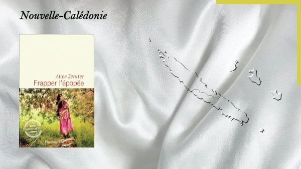 En arrière-plan, une carte de la Nouvelle-Calédonie et au premier plan, la couverture du livre d'Alice Zeniter, Frapper l'épopée