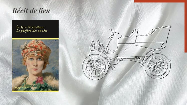 En arrière-plan, une voiture de la Belle Epoque et au premier plan, la couverture du livre d'Evelyne Bloch-Dano, Le parfum des années