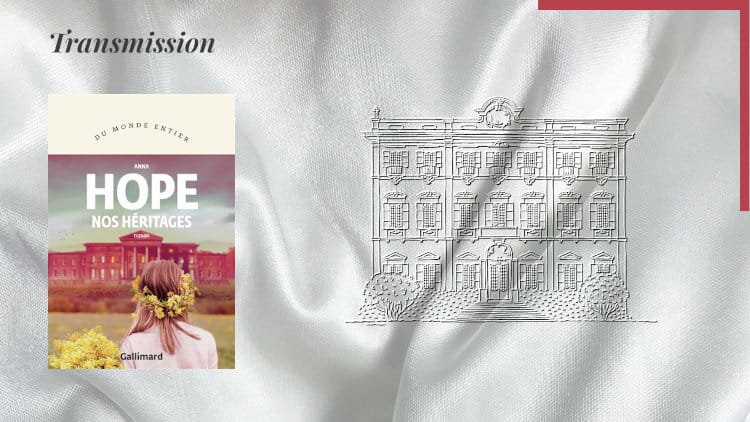 Une maison d'un grand domaine en arrière-plan et la couverture du livre d'Anna Hope, Nos héritages au premier plan.