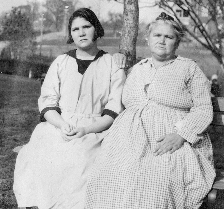 Photo de Carrie et de sa mère (1924)