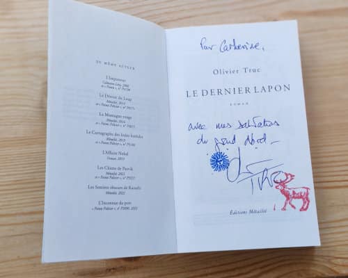 Le livre d'Olivier Truc, Le dernier lapon, ouvert à la page dédicacé par l'auteur